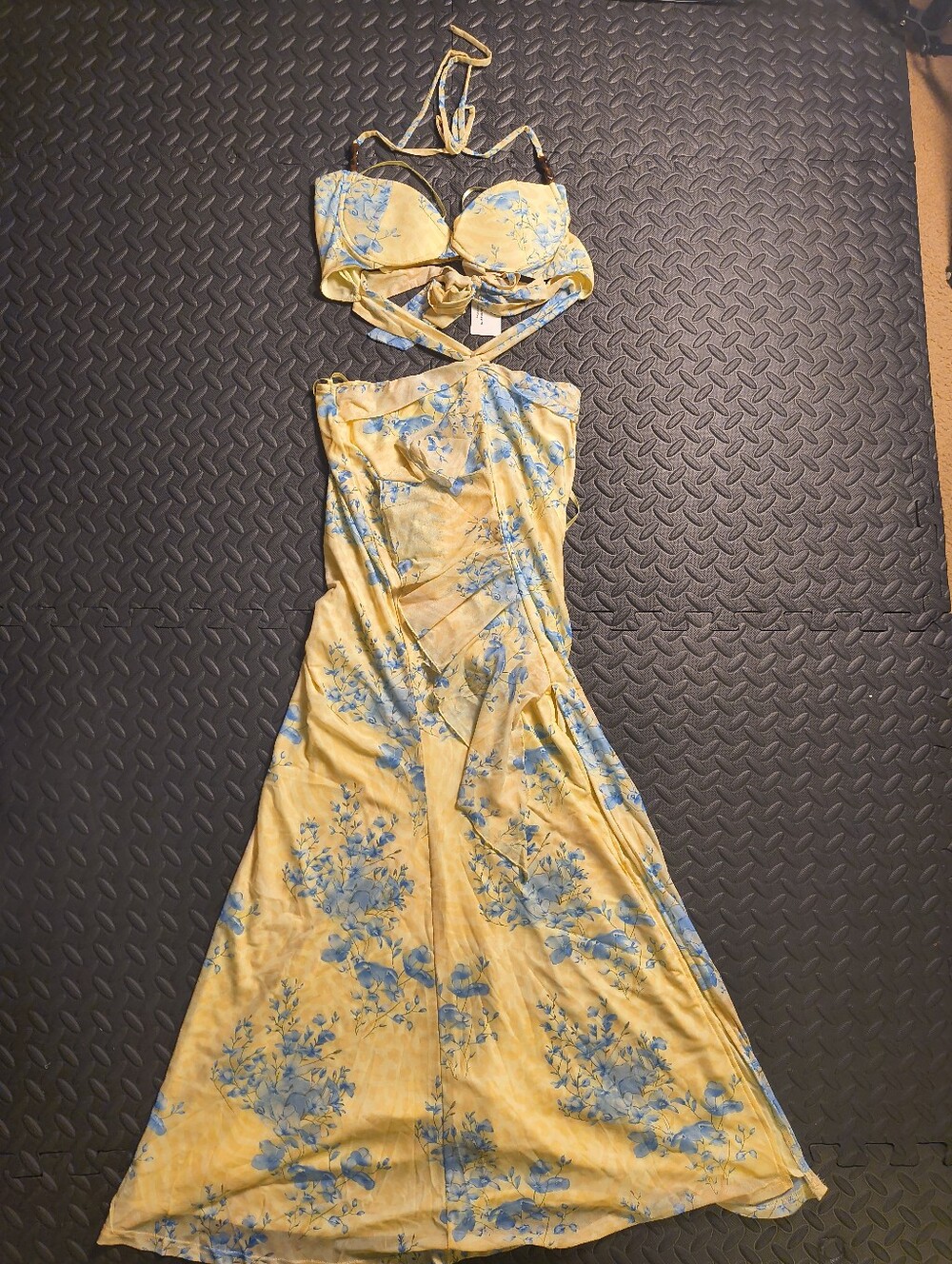 Windsor Chasing Sunlight Floral Cutout Maxi Dress Yellow Size L NWT - Picture 3 of 15